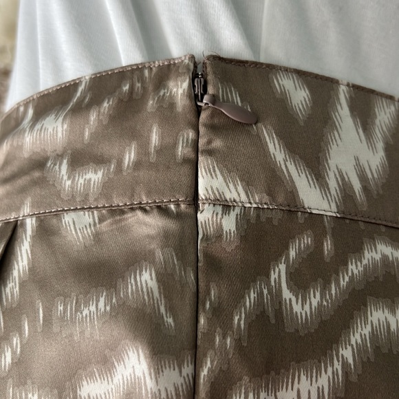 ⭐️ Silky, dressy, comfortable side zip shorts. ⭐️ - Picture 4 of 5